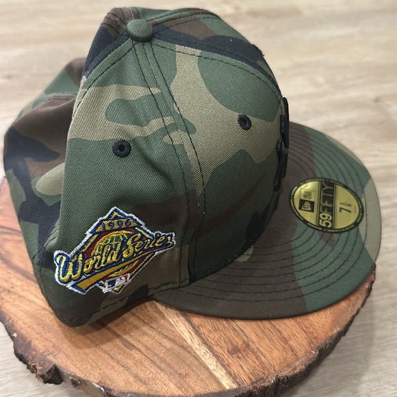 New York Yankees Fitted Hat 7 5/8 - Picture 5 of 5